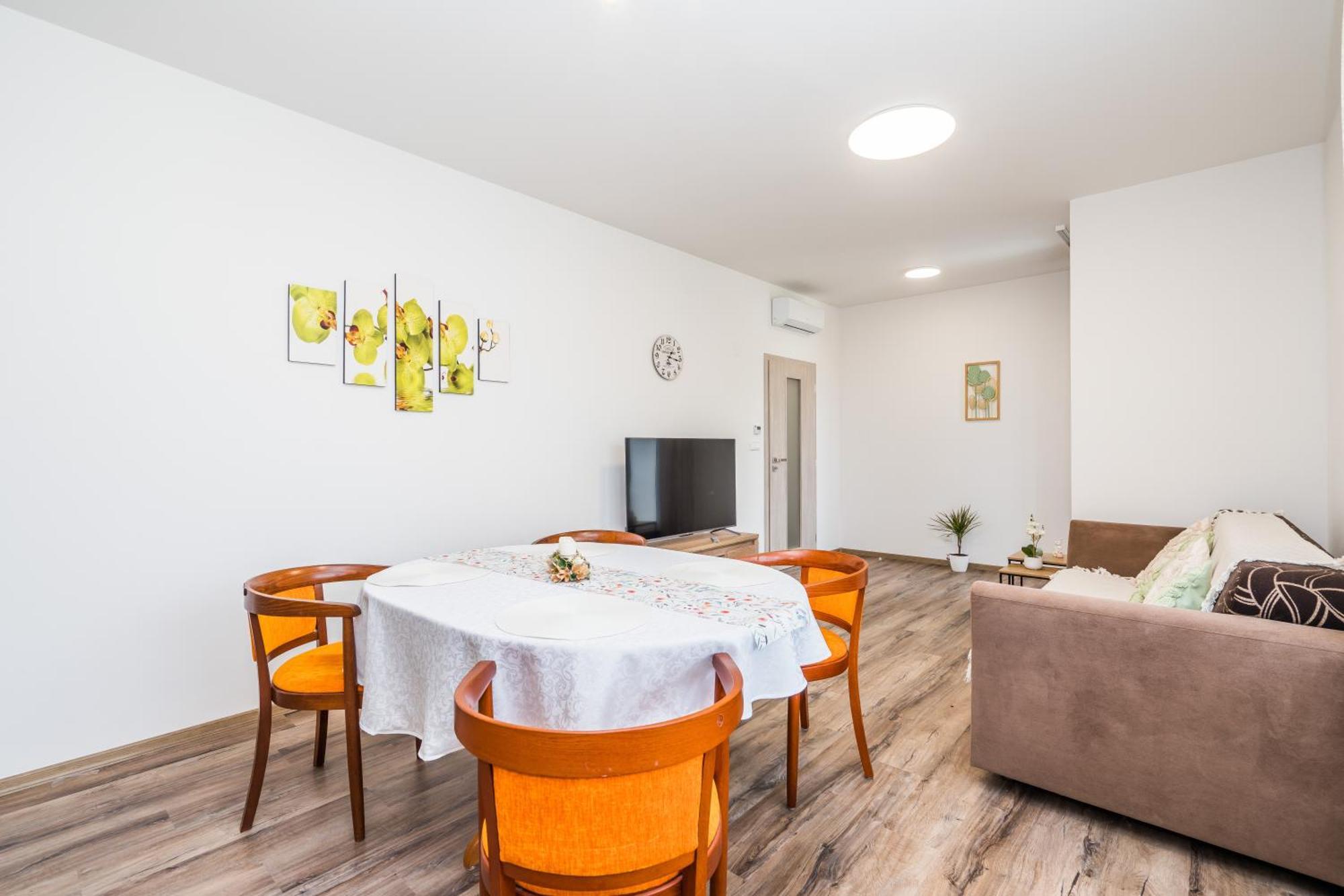Perla Hradce 103 Lägenhet Hradec Králové Exteriör bild